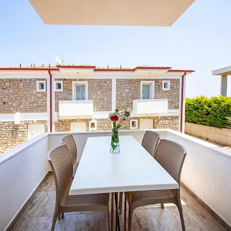 Peaceful Stone House Close To Beach With Backyard In Datca داتْشا
