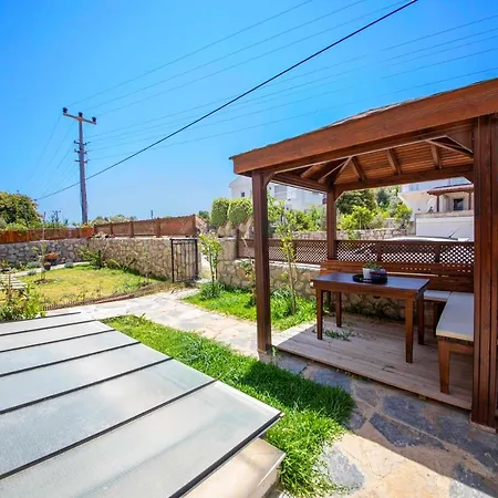 Peaceful Stone House Close To Beach With Backyard In Datca شقة داتْشا