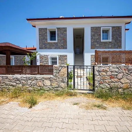 Peaceful Stone House Close To Beach With Backyard In Datca