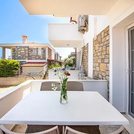 Peaceful Stone House Close To Beach With Backyard In Datca *